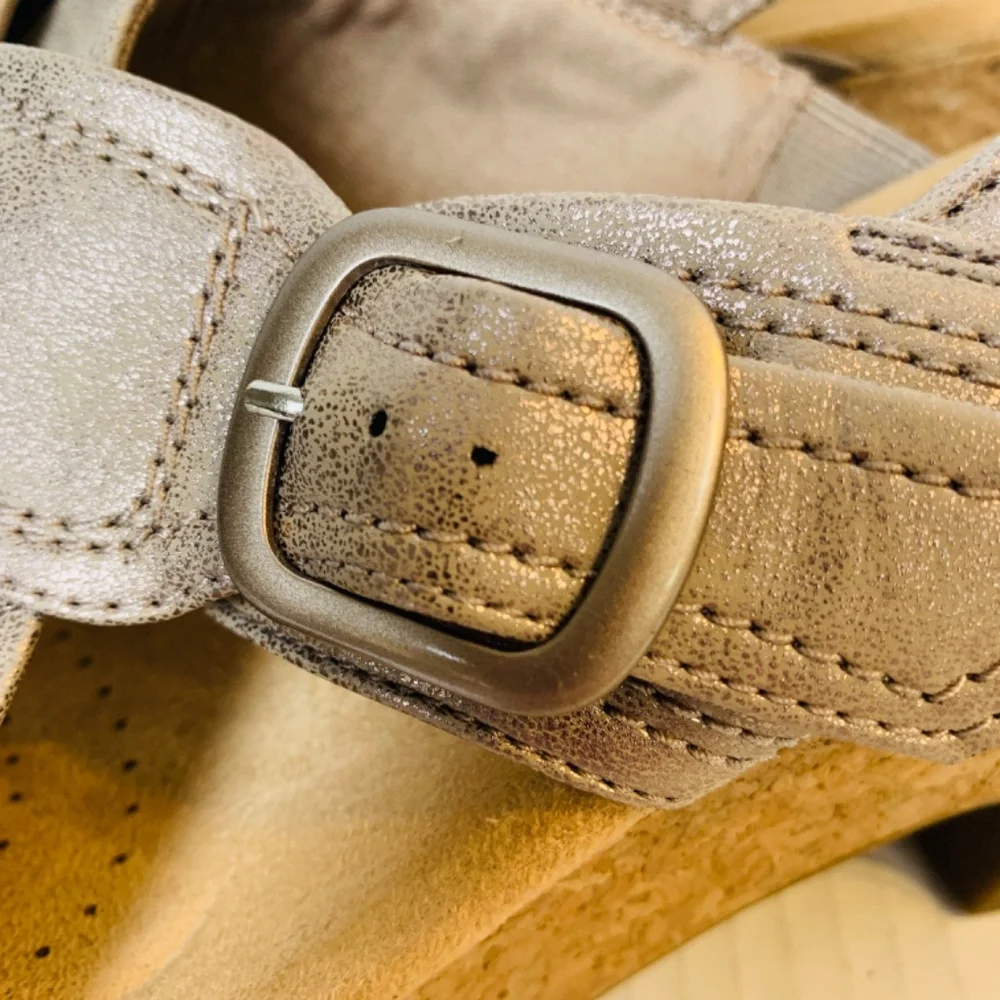 Clarks Collection Leather Wedges Nerisa Pace Size 10 Wide Metallic Silver Cork